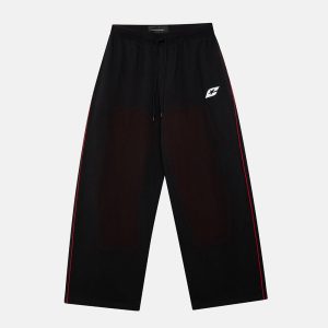 Pantalones Savage lavados, negros y rojos.