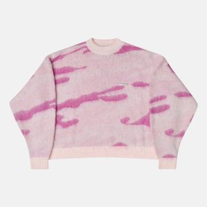 Jersey de punto rosa con estampado de camuflaje.