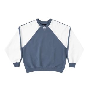 Sudadera de cuello redondo de Equipment, azul oscuro y blanco.