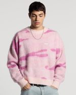 Jersey de punto rosa con estampado de camuflaje.
