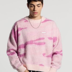 Jersey de punto rosa con estampado de camuflaje.