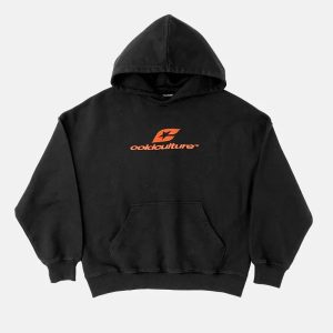 Sudadera con capucha curvada negra